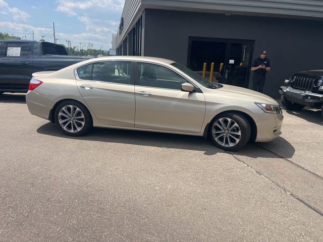 Used 2013 Honda Accord Sport with VIN 1HGCR2F53DA233437 for sale in Whitehall, OH