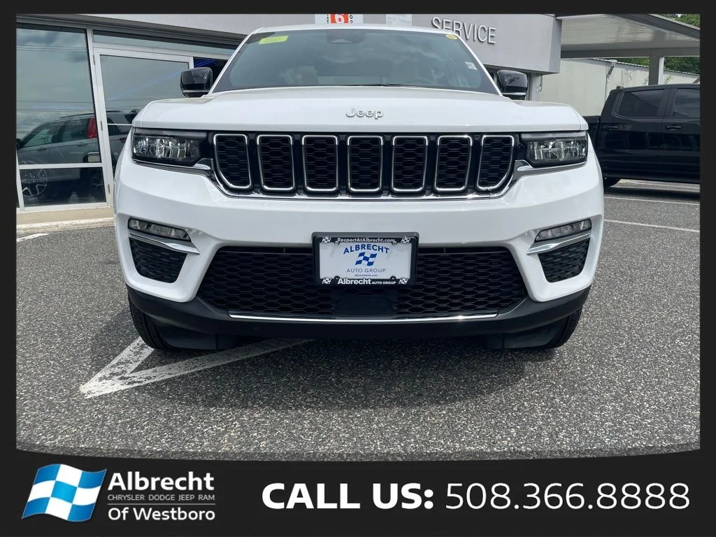New 2025 Bright White Clear-Coat Exterior Paint Jeep Limited image 8