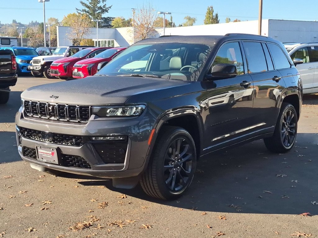 New 2026 Baltic Gray Metallic Clear-Coat Exterior Paint Jeep Limited Reserve image 3