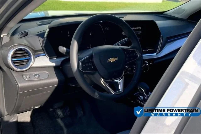 2025 Chevrolet Trax LT - Photo 7