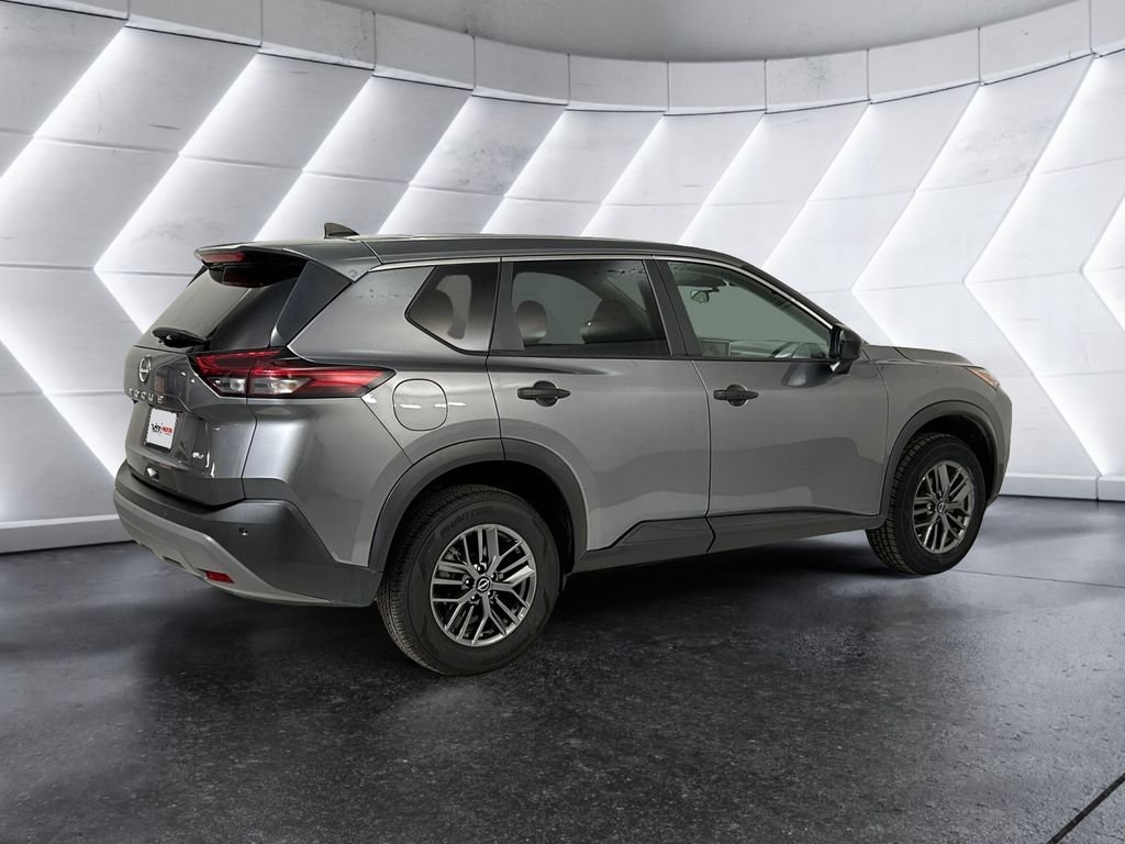 Used 2023 Gray Nissan S image 4