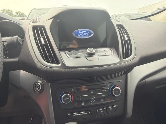 Used 2019 Sea Green Ford SE image 5