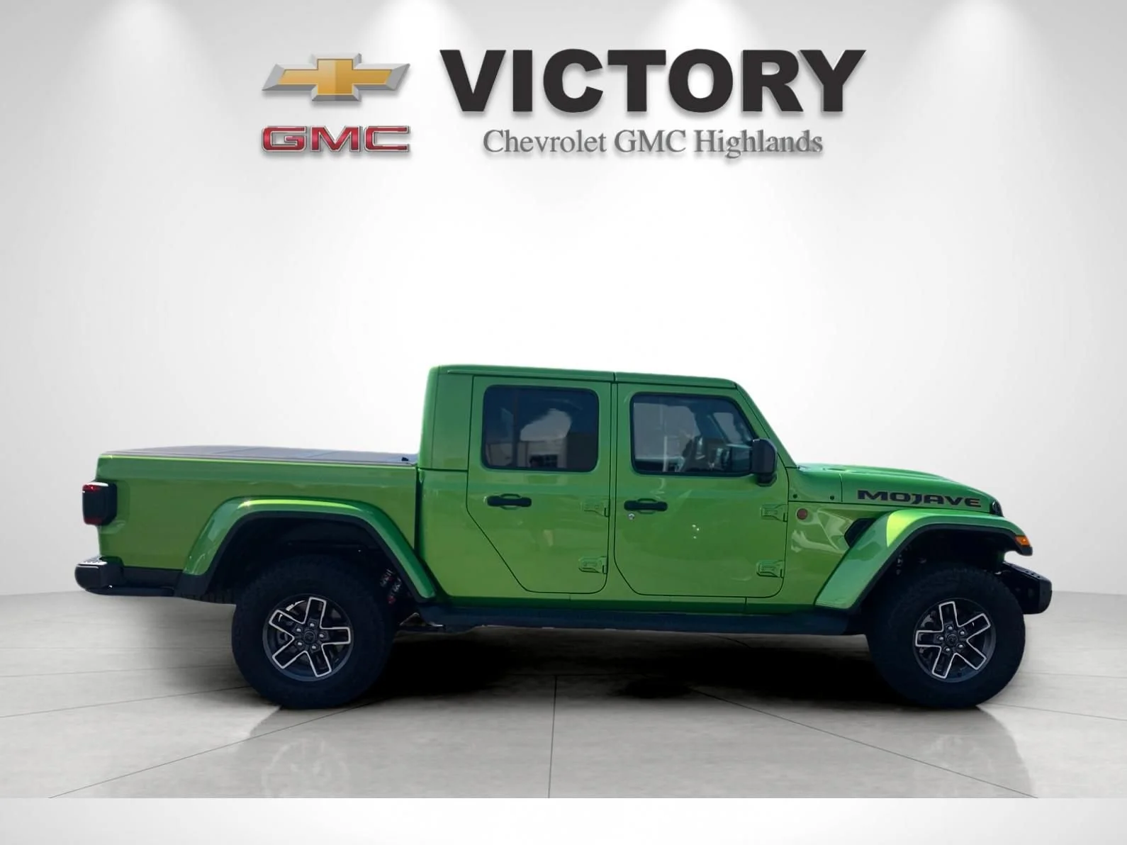 Used 2025 Green Jeep Mojave X image 2