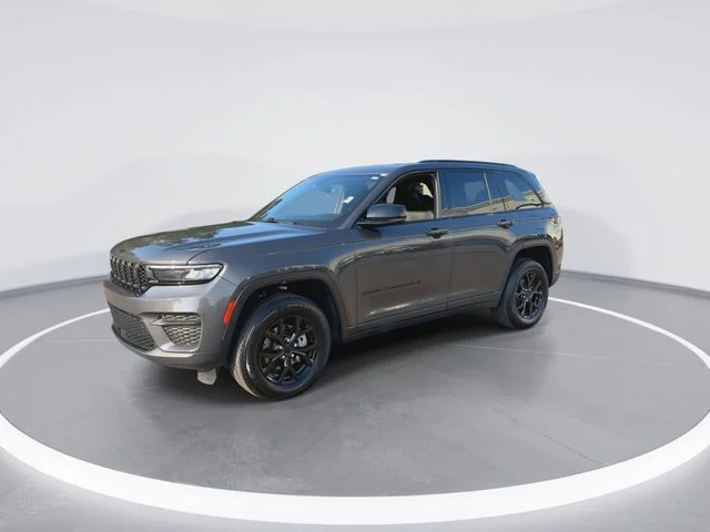 Used 2024 Gray Jeep Altitude image 4