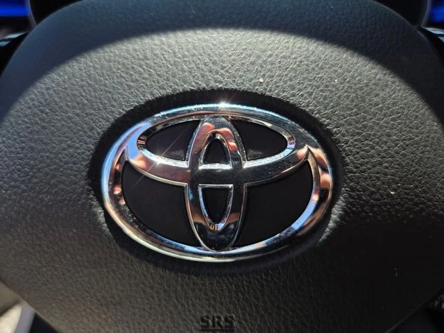 Used 2020 White Toyota XLE image 31