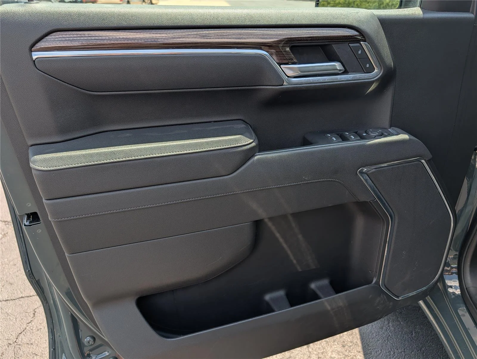 Used 2025 Cypress Gray Chevrolet LT image 15