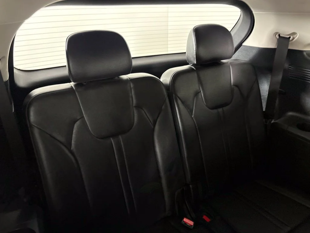 Used 2023 Silver Kia S image 18