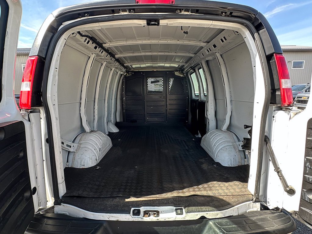 Used 2019 White GMC Work Van image 5