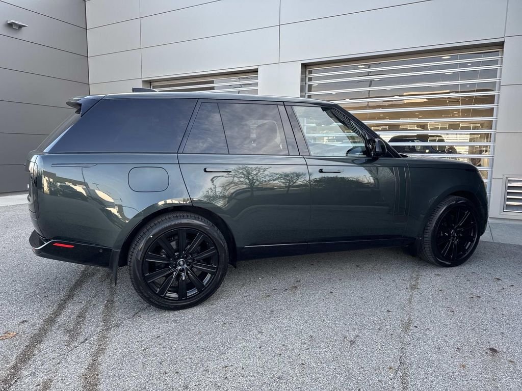 Certified Used 2023 Belgravia Green Metallic Land Rover SE image 8