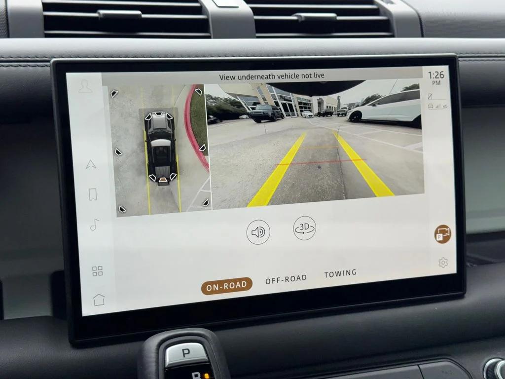 Certified Used 2025 White Land Rover X-Dynamic SE image 30
