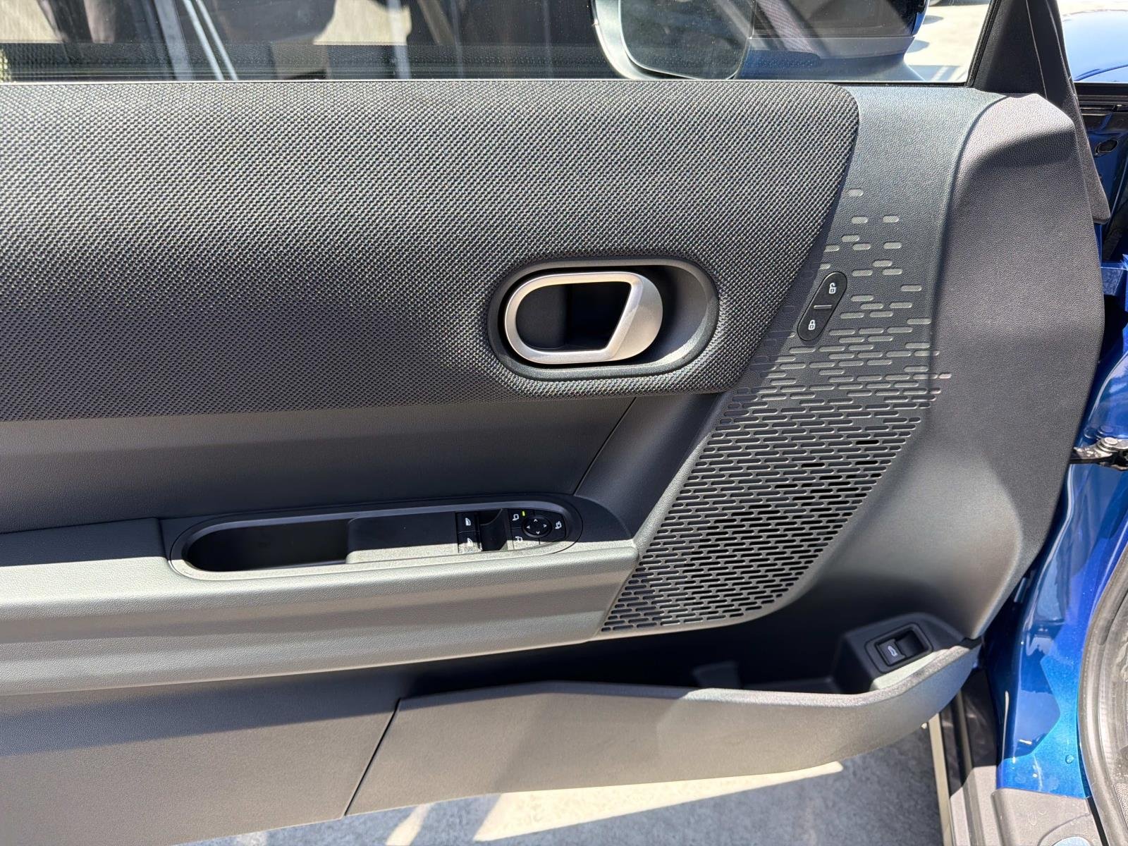 New 2026 0C6L Icy Sunshine Blue Metallic MINI Signature Plus image 9