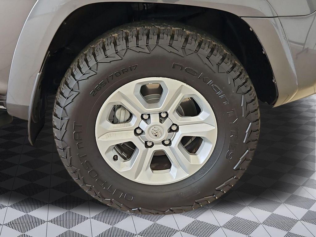 Used 2016 Gray Toyota SR5 image 30