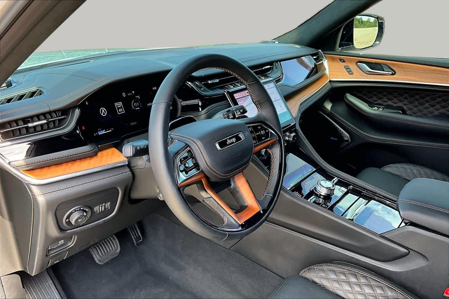 Used 2025 Silver Zynith Jeep Summit Reserve image 18
