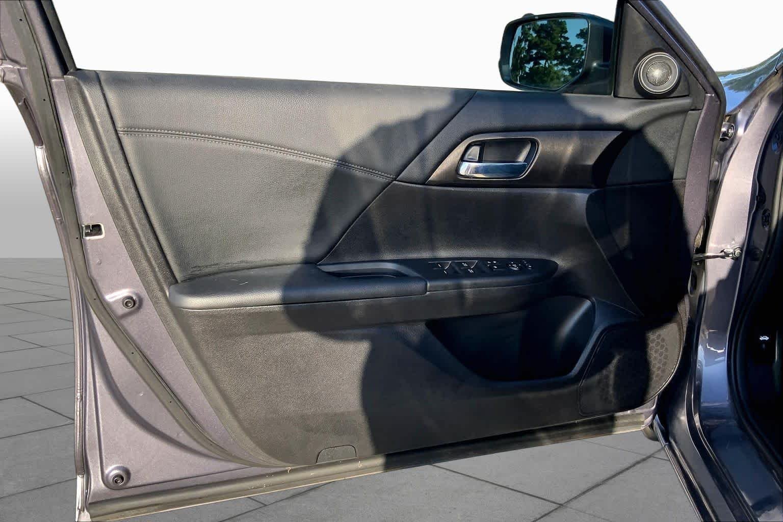 Used 2015 Modern Steel Metallic Honda EX image 19
