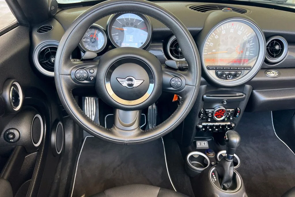 Used 2015 White MINI Base image 17