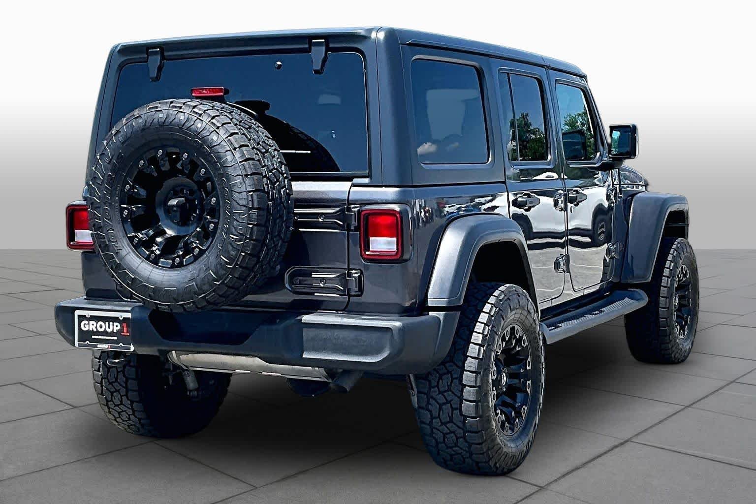 Used 2020 Granite Crystal Metallic Clearcoat Jeep Sport S image 12