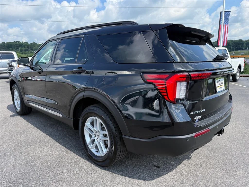 Used 2025 Black Ford Active image 5