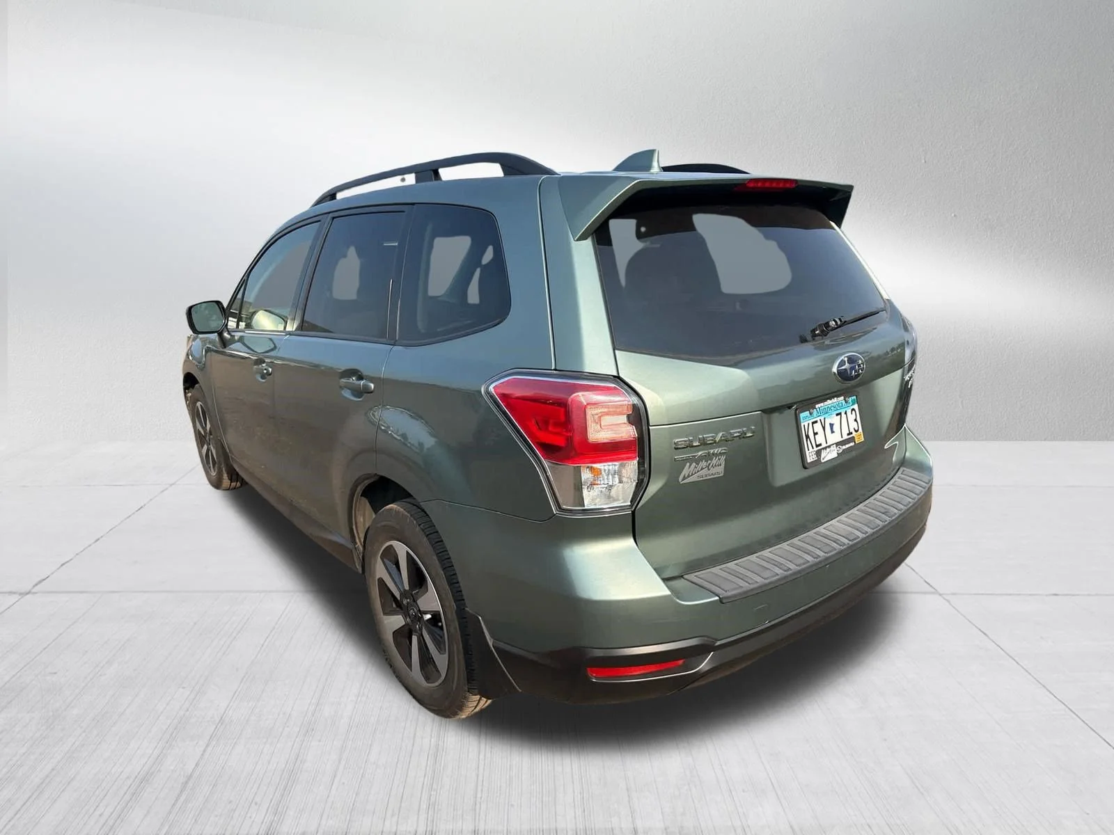 Used 2017 Jasmine Green Metallic Subaru Premium image 15