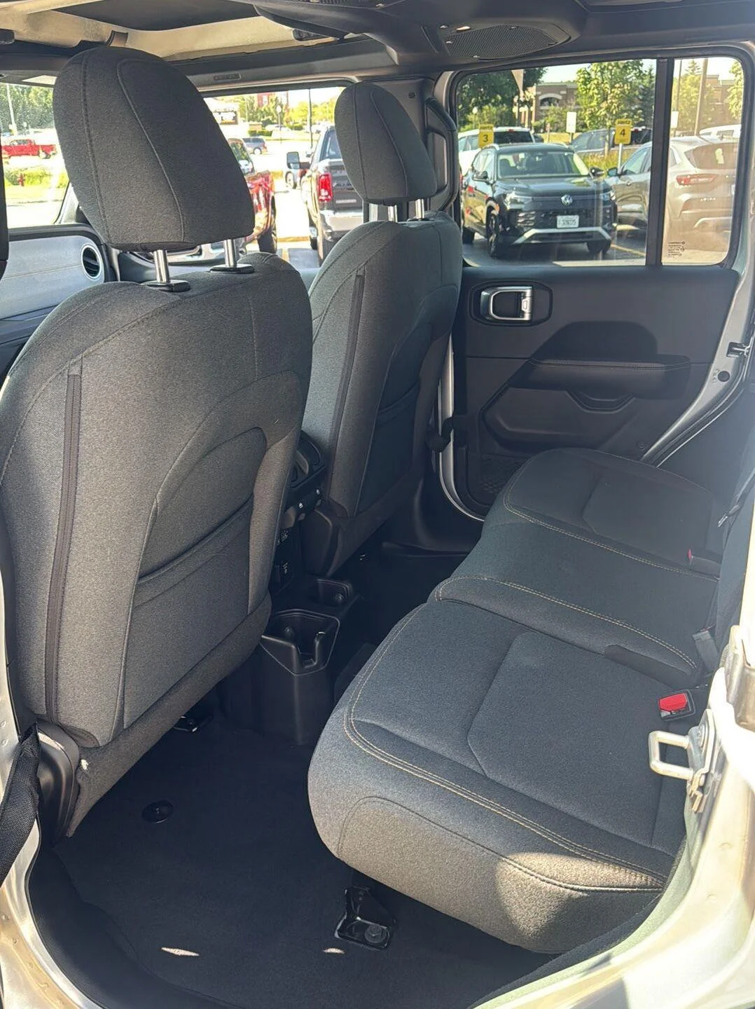 Used 2024 Silver Zynith Clearcoat Jeep Sahara image 10
