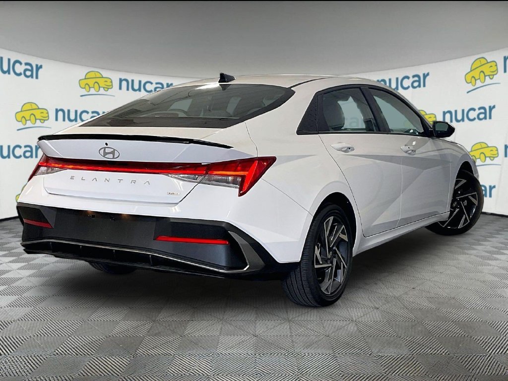 Used 2025 White Hyundai SEL Sport image 6