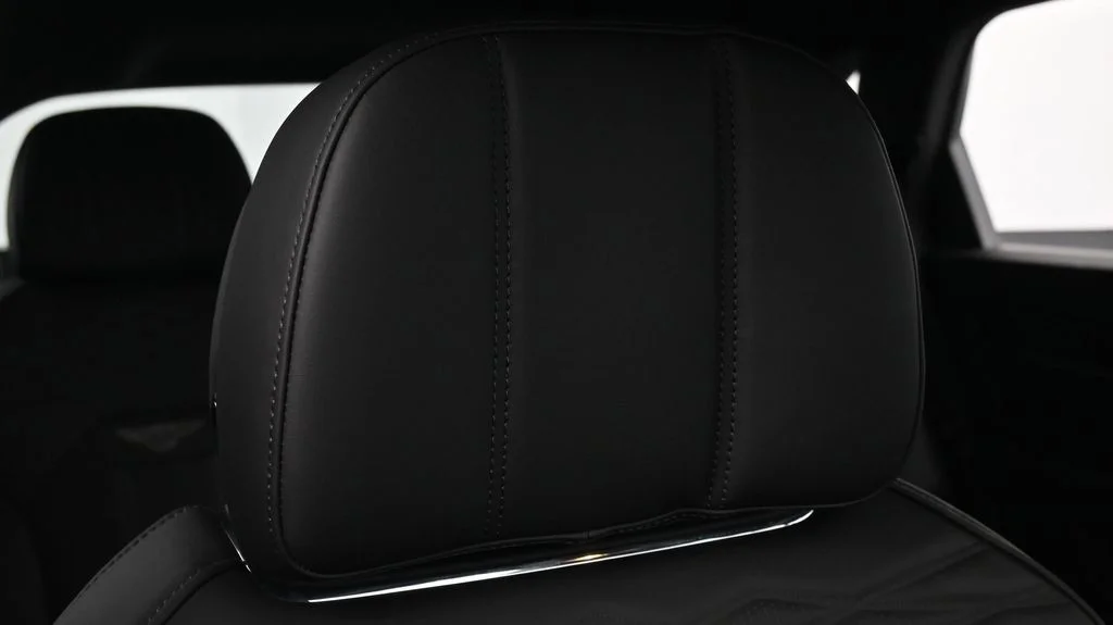 Used 2024  Bentley Azure image 18