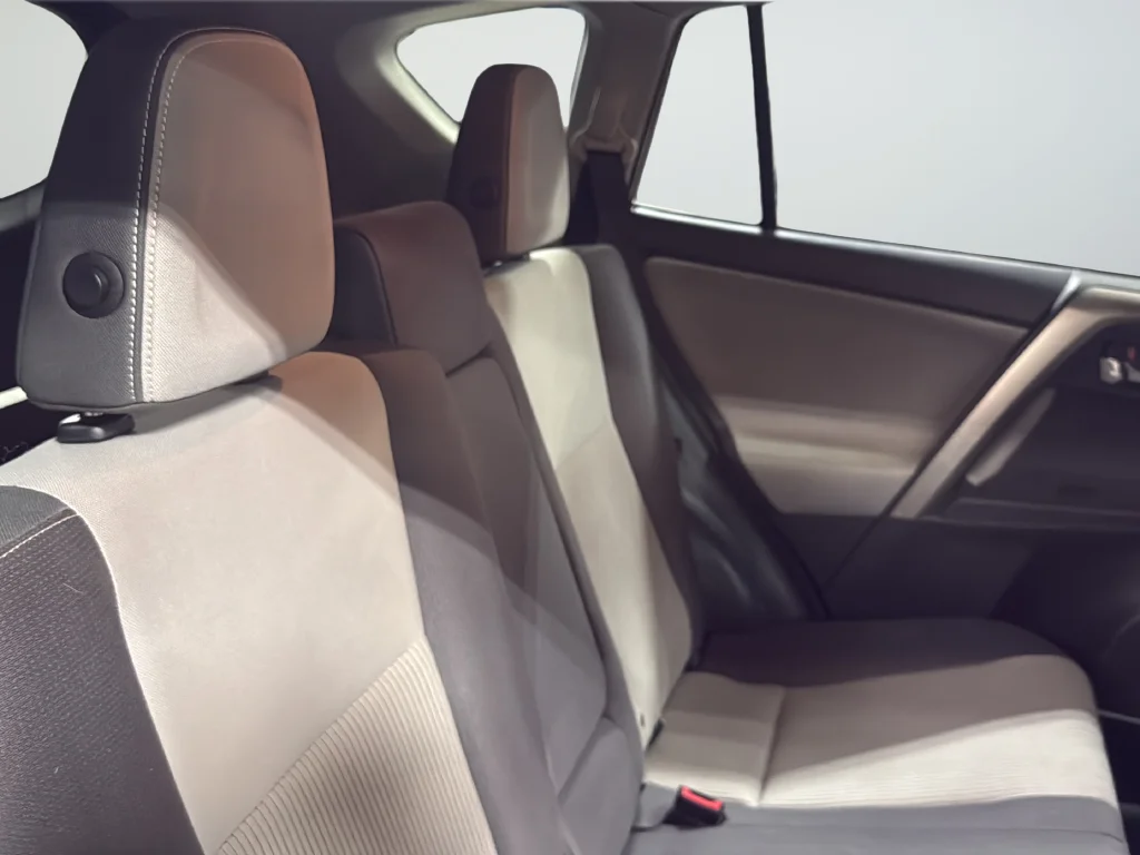 Used 2015 Red Toyota XLE image 21