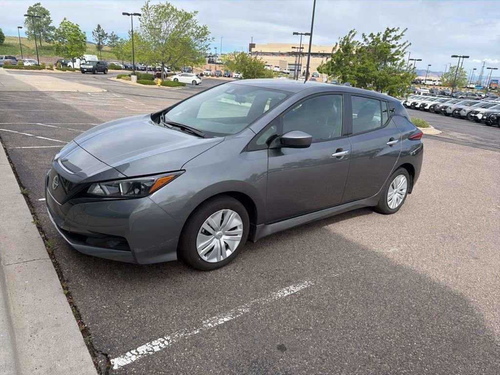 2025 Nissan Leaf S's photo