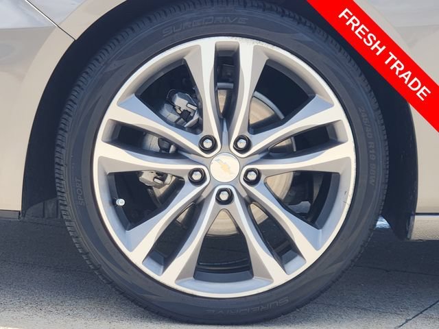 Used 2024 Mineral Gray Metallic Chevrolet 2LT image 10