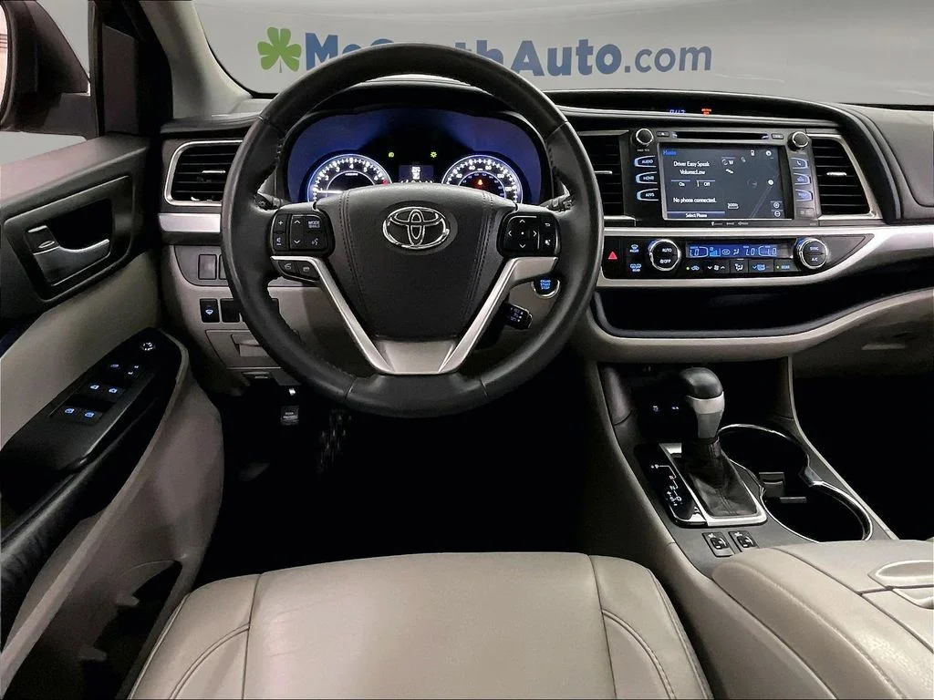 Used 2016 Gray Toyota XLE V6 image 7