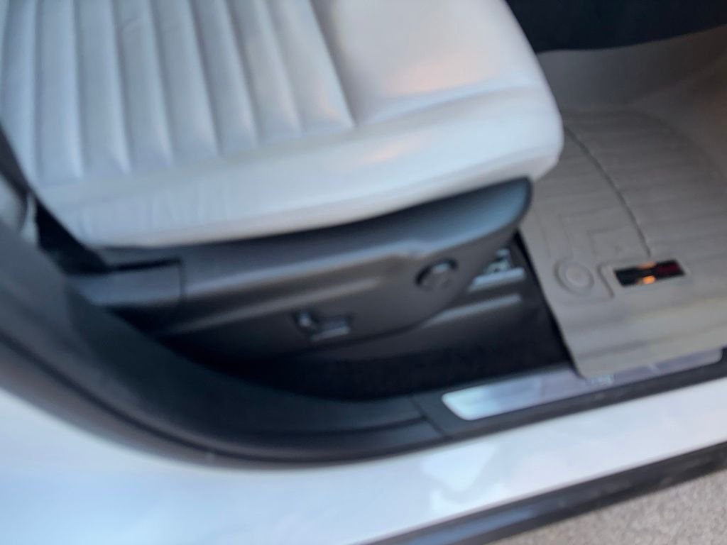 Used 2018 White Jeep Limited image 41