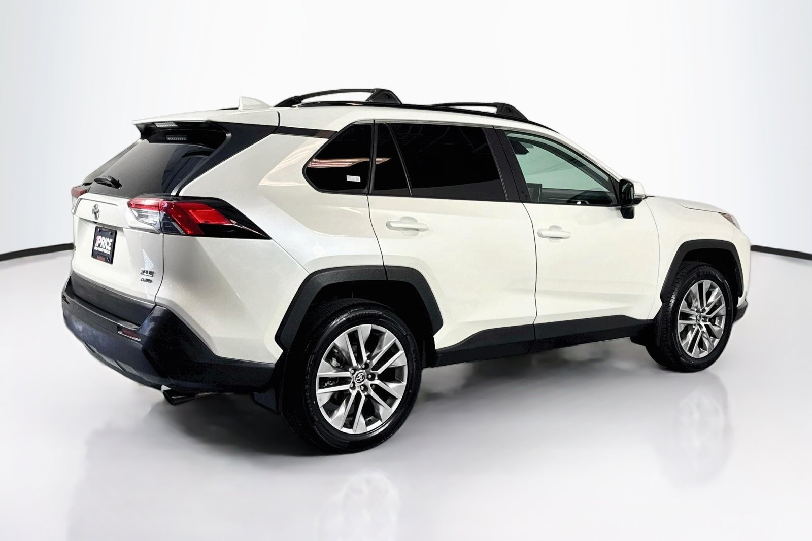 Used 2022 Blizzard Pearl Toyota XLE Premium image 5