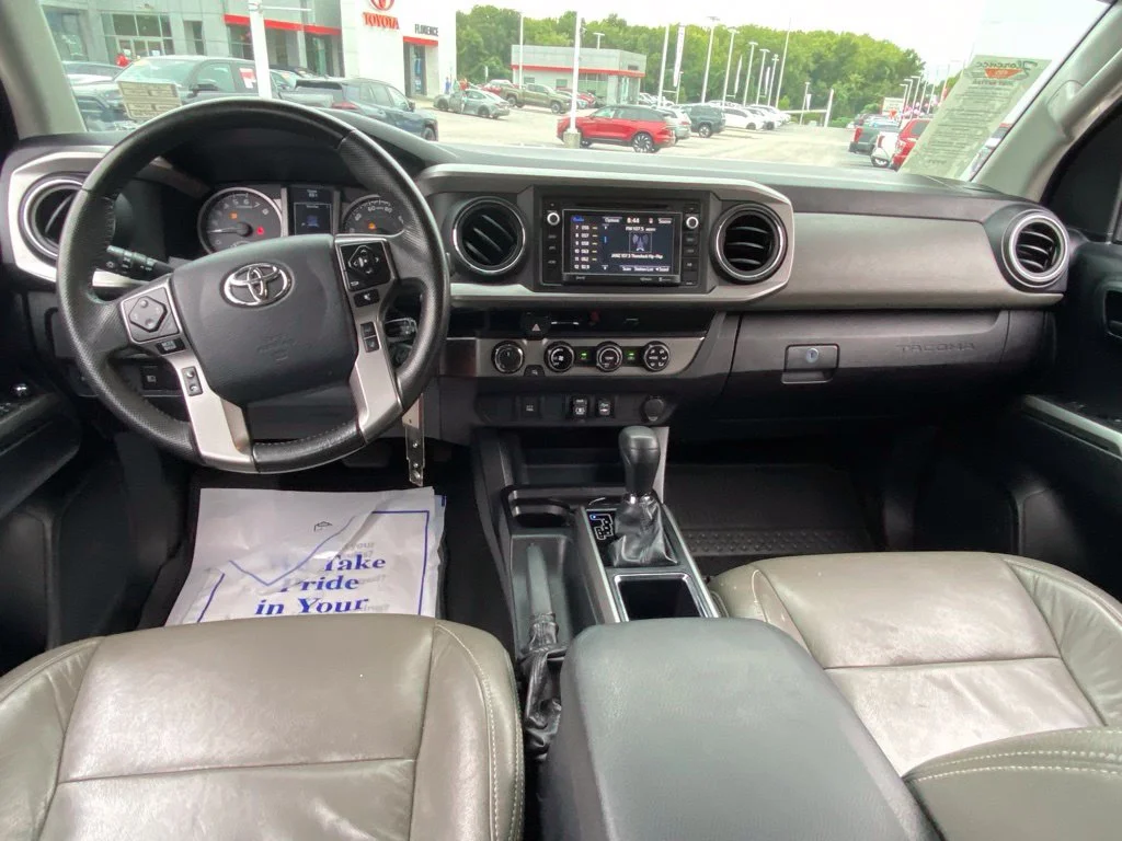 Used 2018 Silver Toyota SR5 image 8