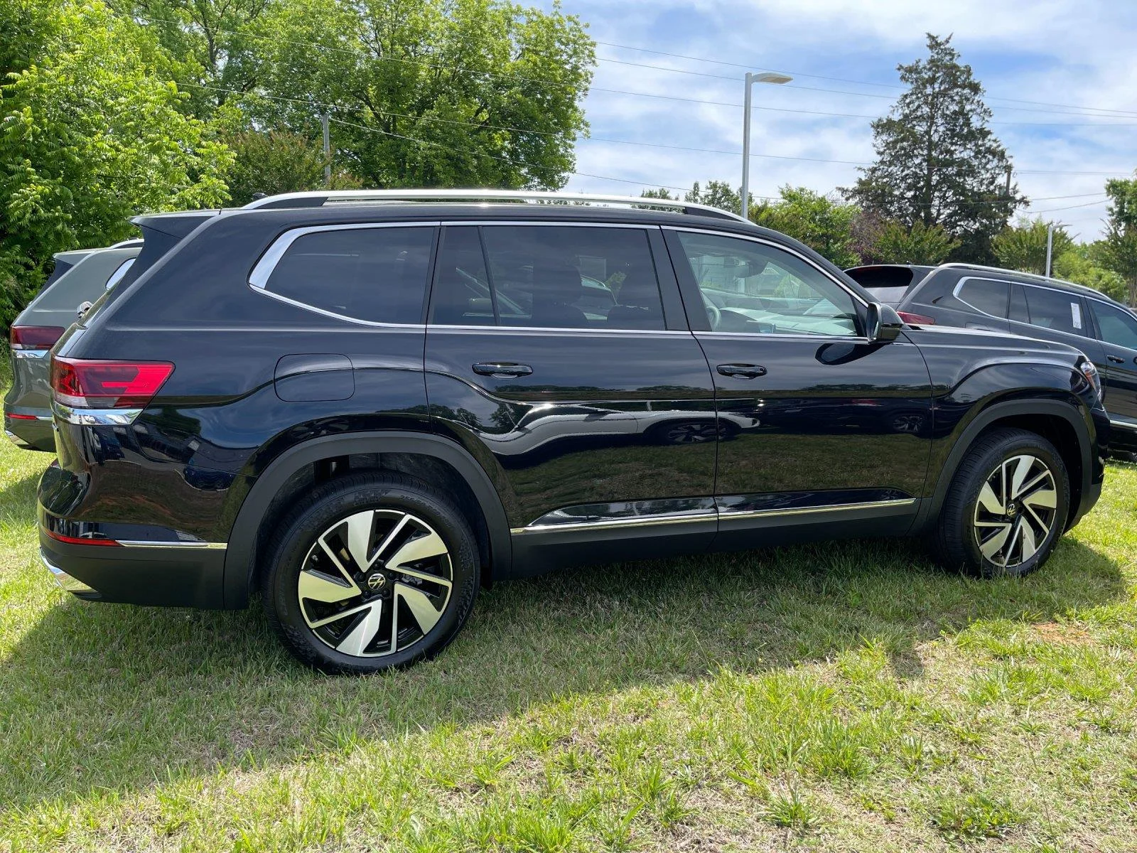 New 2026 deep black pearl Volkswagen 2.0T SEL image 6