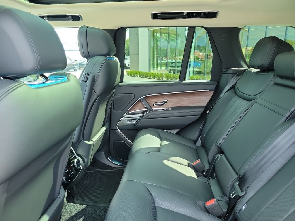 New 2026 Carpathian Grey Land Rover SE image 16