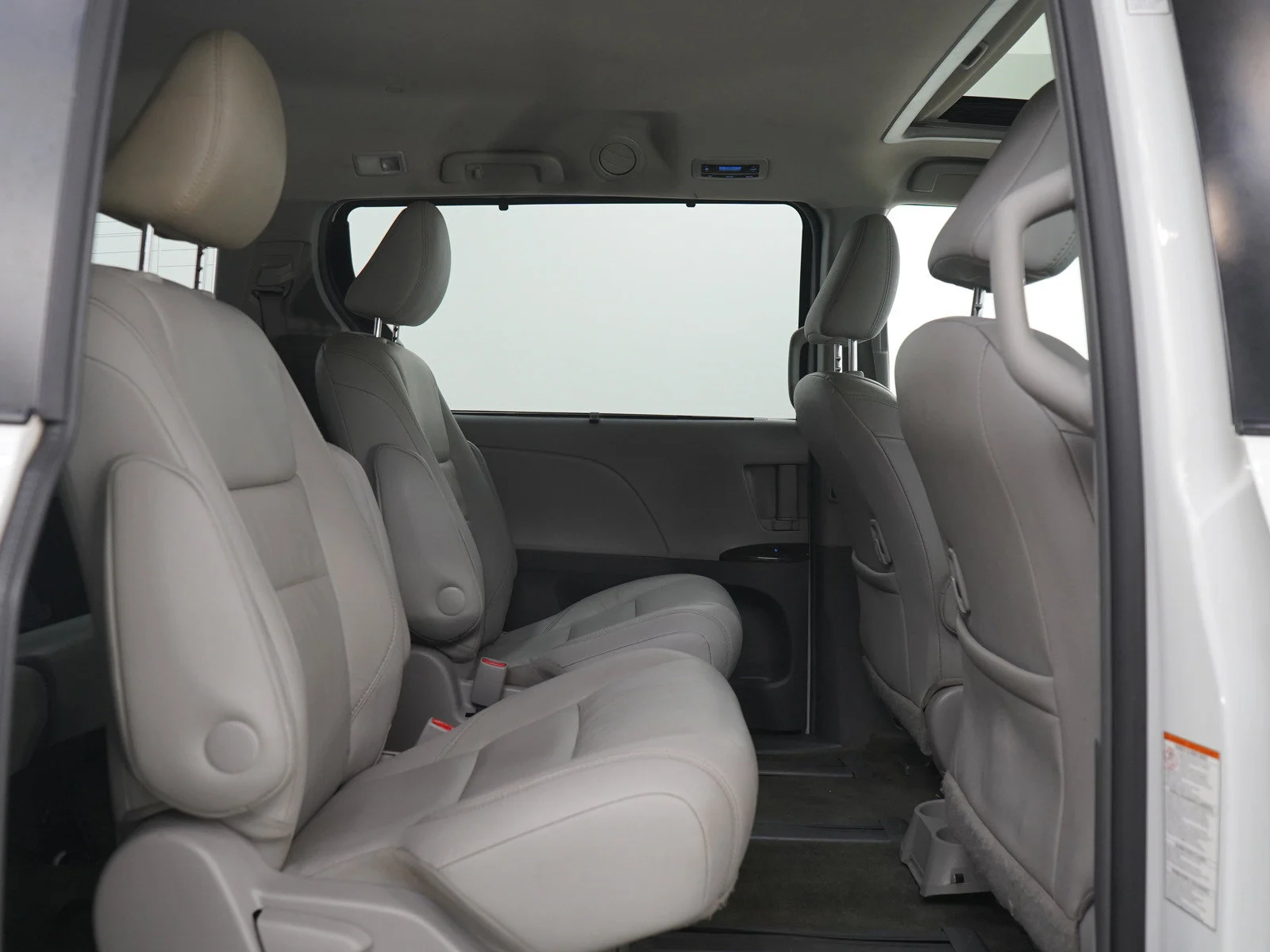 Used 2017 White Toyota XLE image 12