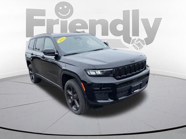 Used 2025 Black Jeep Altitude X image 3