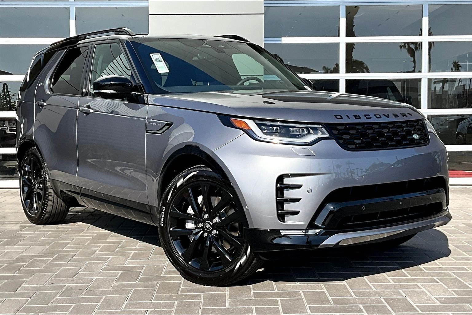 New 2026 Eiger Grey Land Rover Dynamic SE image 2