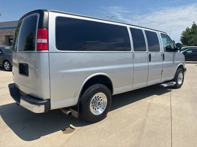 Used 2018 SILVER ICE METALLIC Chevrolet LT image 27
