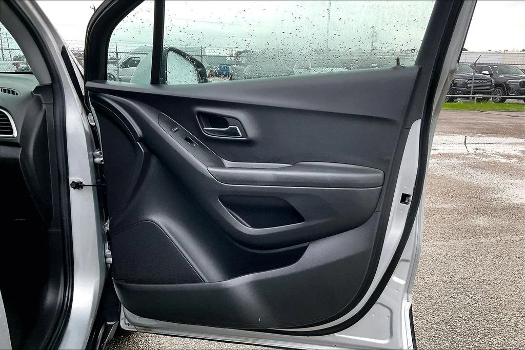 Used 2022 Silver Chevrolet LS image 29