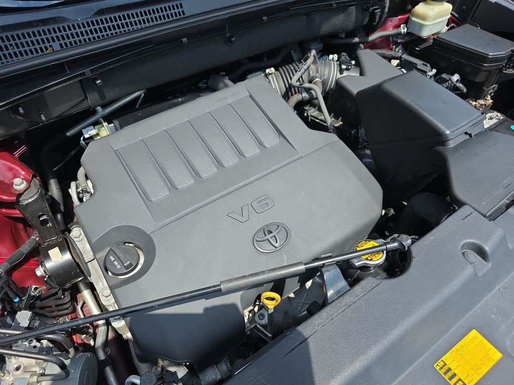 Used 2015 Red Toyota XLE V6 image 36