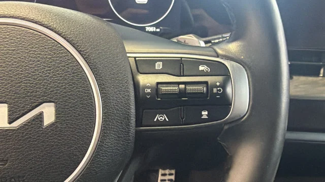 Certified Used 2025 Black Kia X-Line Prestige image 22