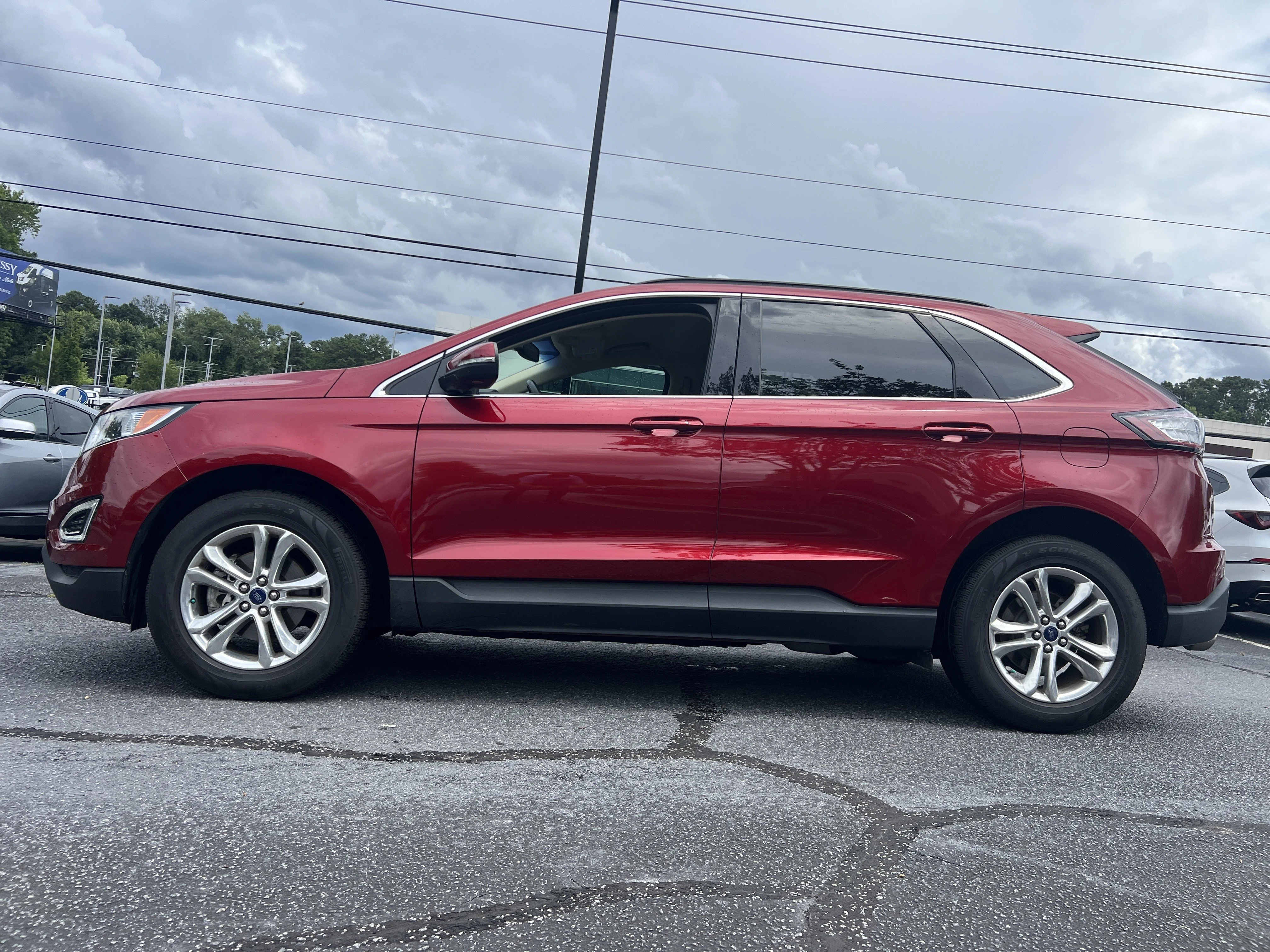 Used 2017  Ford SEL image 2