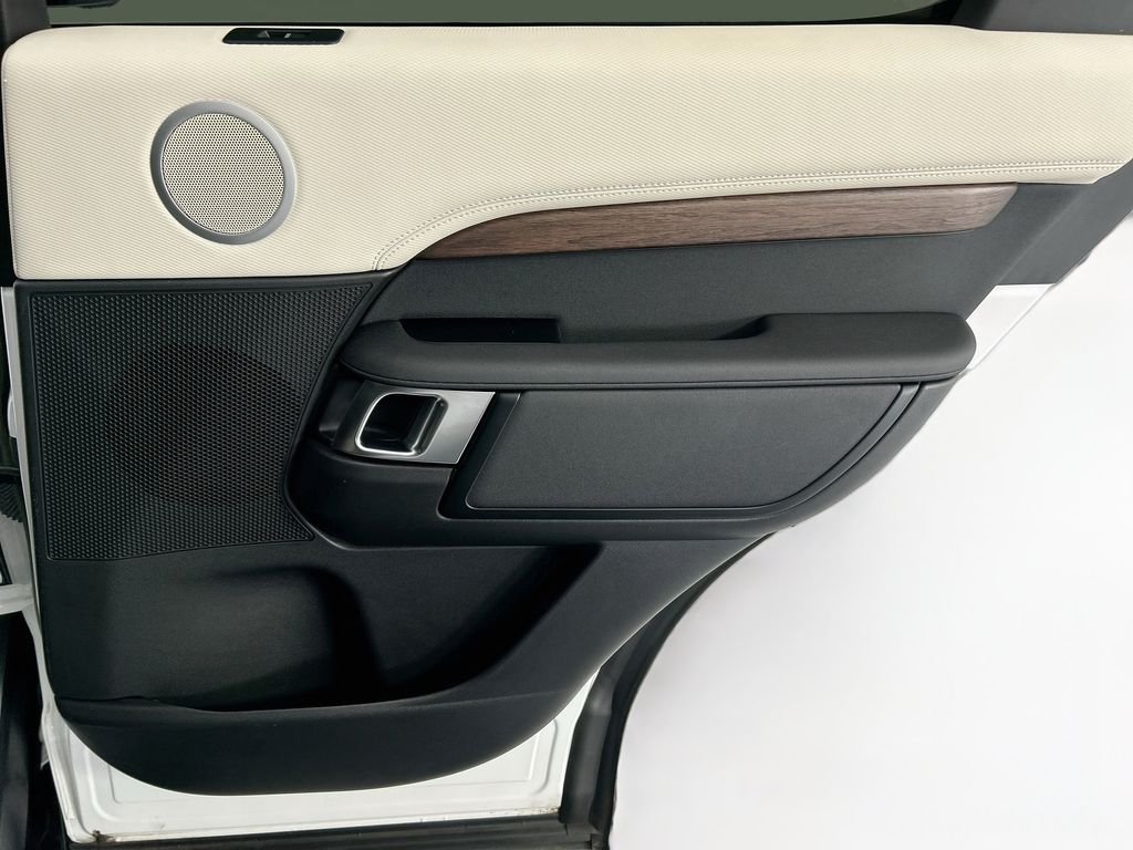 Used 2024 Fuji White Land Rover Dynamic SE image 26
