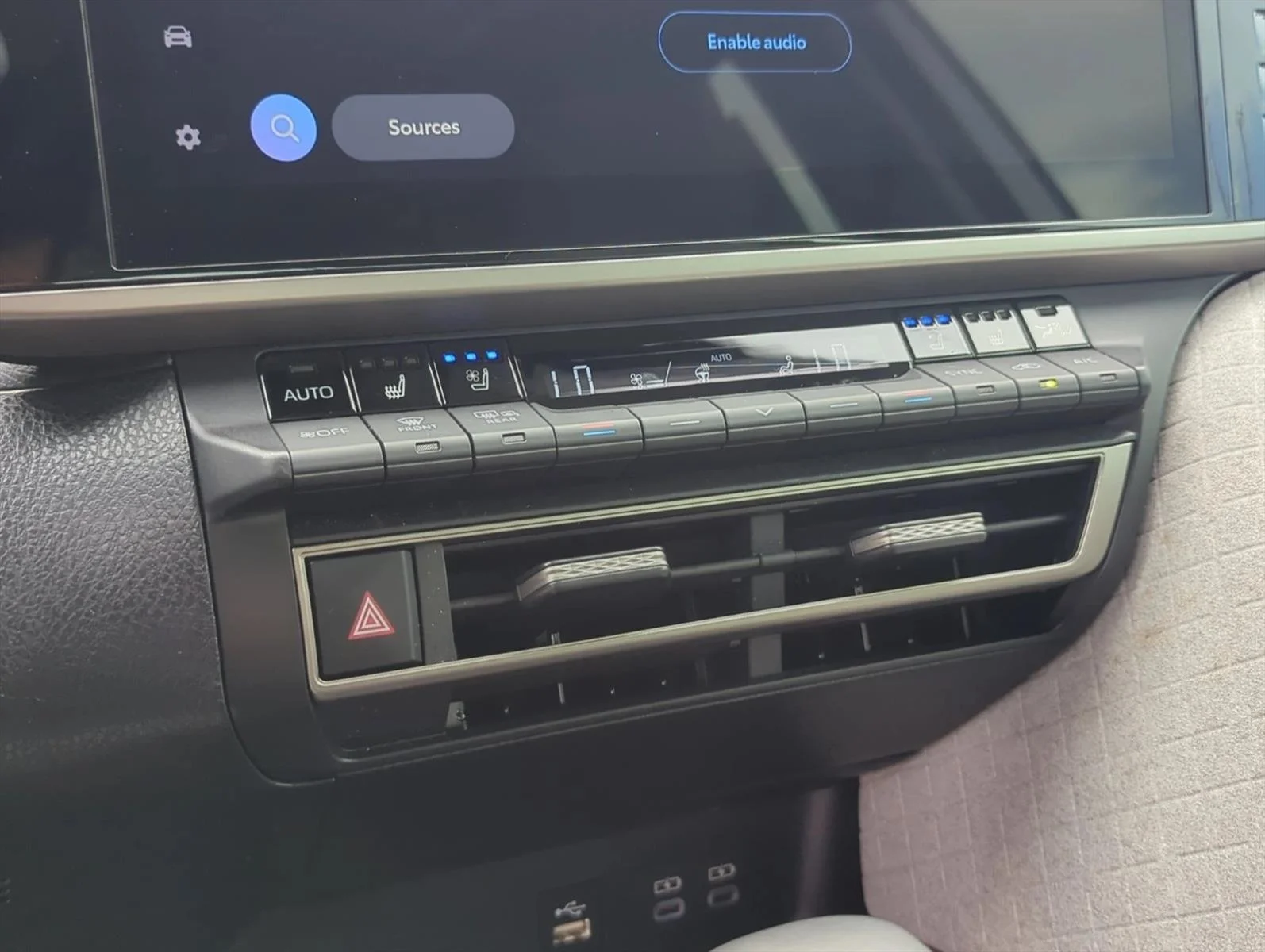 Used 2025 Wind Chill Pearl Toyota XLE image 20