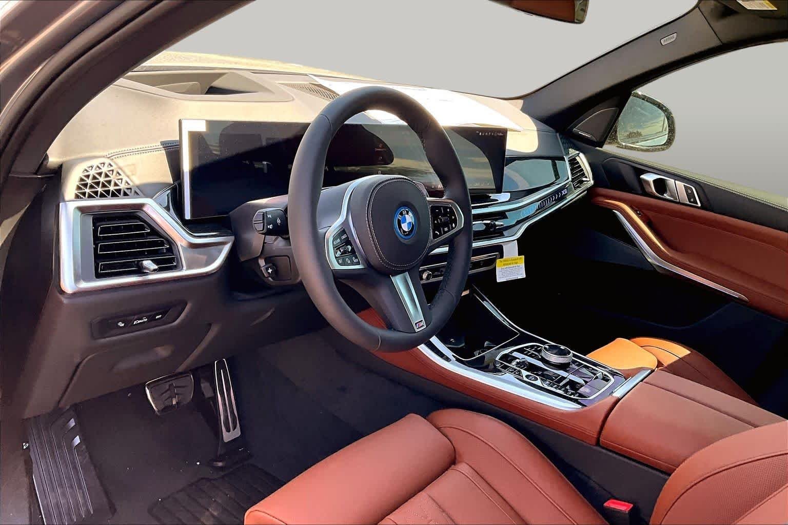 New 2026 Skyscraper Grey Metallic BMW xDrive50e image 8