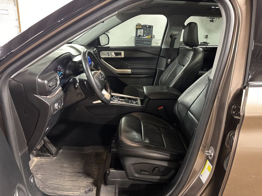 Used 2021 Gray Ford Limited image 28