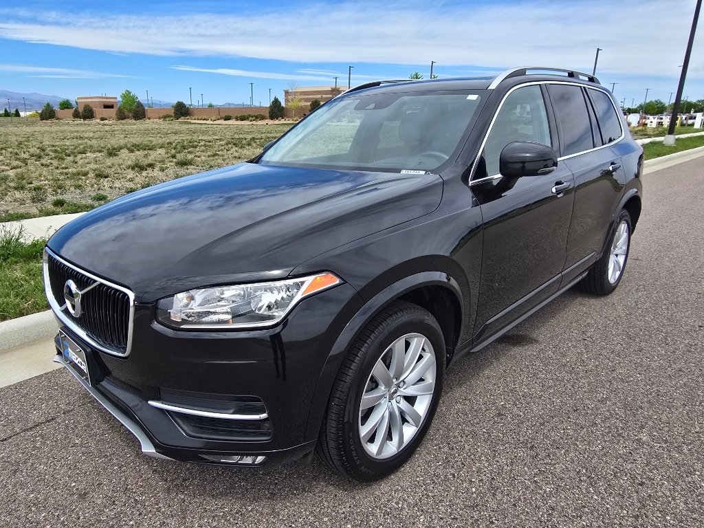 2016 Volvo XC90 T6 AWD Momentum's photo
