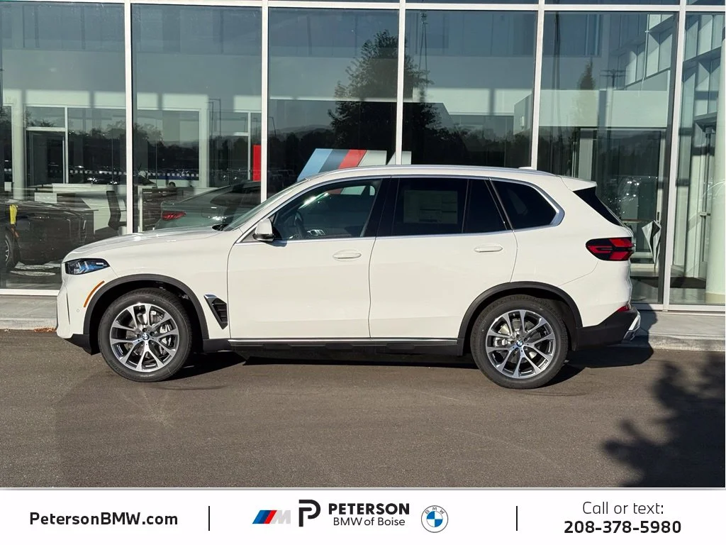 New 2026 White BMW xDrive40i image 2