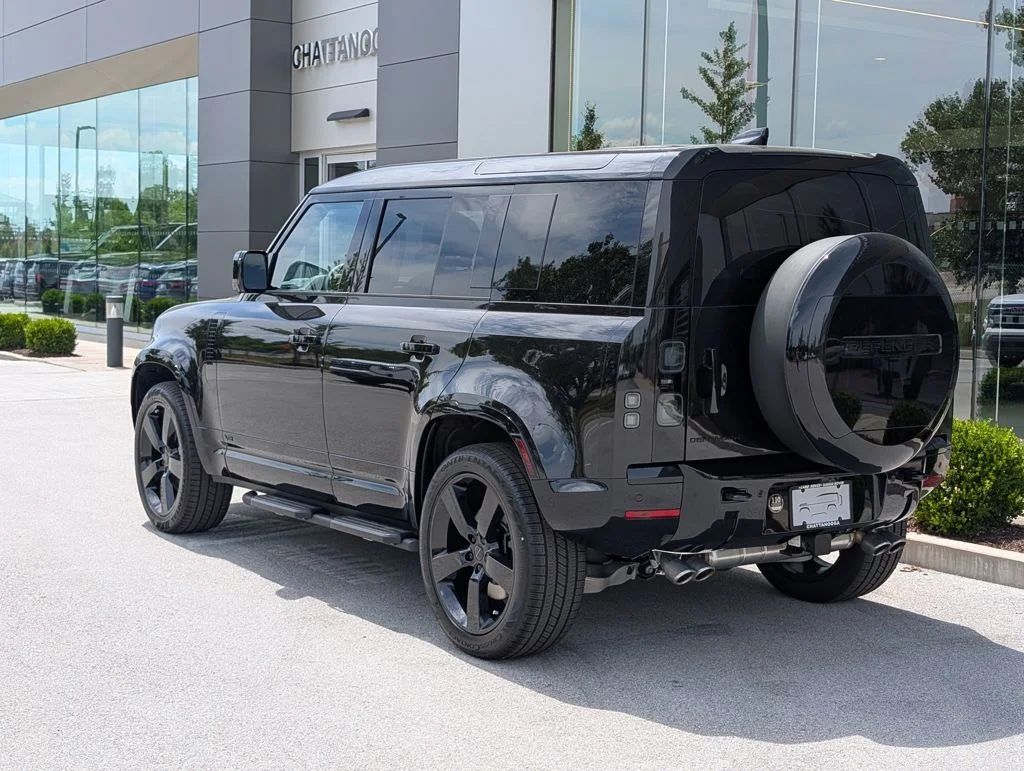 New 2026 Santorini Black Land Rover V8 image 3