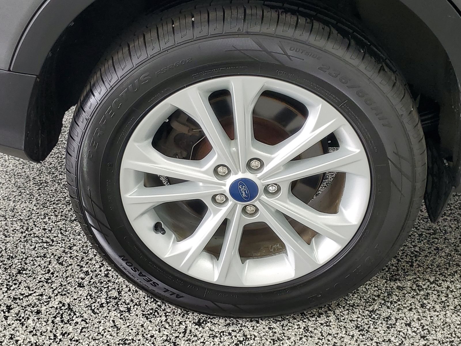 Used 2019 Gray Ford SEL image 5